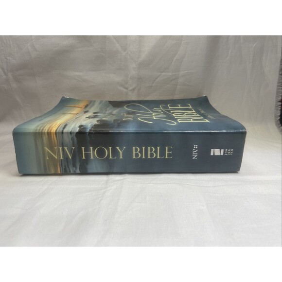 Larger Print Bible-NIV by Zondervan used - Picture 9 of 10